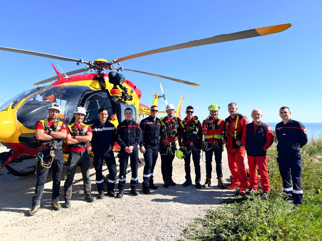 sdis_06's tweet photo. #Complementarite
C'est notre complémentarité qui fait aussi la force des secours.
_______
📸 O.BONNIER / SDIS06
#NousSommesPompiers06
@gmsp06 https://t.co/xqqGkcc5R6