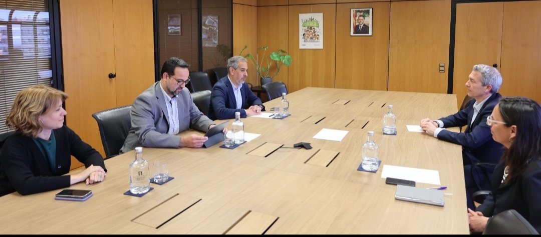 EduiLlibertat's tweet photo. Les decisions per educació no es prenen a un despatx unilateralment  @JosepGCambray @Joanborras65 s'ha de parlar amb la comunitat educativa, estar disposat a escoltar el que volem, la veu de mestres, famílies, escoles pilot és essencial, NO MÉS DICTADURA #volemjornadacontinua https://t.co/ggG7IP1dUF