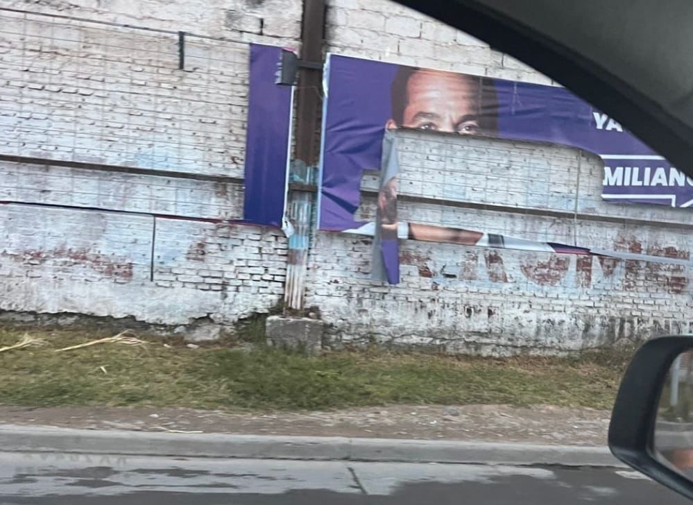 Comenzo con todo la campaña. Así destruían la cartelería de <a href="/jmedurand/">Emiliano Durand</a> en la madrugada.