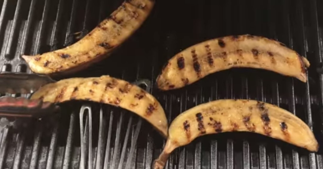 grill_space's tweet image. 🍌It's National Banana Day🍌

And we're going bananas over some of Beckie's mouthwatering grilled banana recipes! Guess what we'll be grilling on the SpaceGrill today 😜

🔥🔥🔥eatsimplefood.com/grilled-banana…
🔥🔥🔥space-grill.com
 #NationalBananaDay #eatsimplefood #grill #bbq
