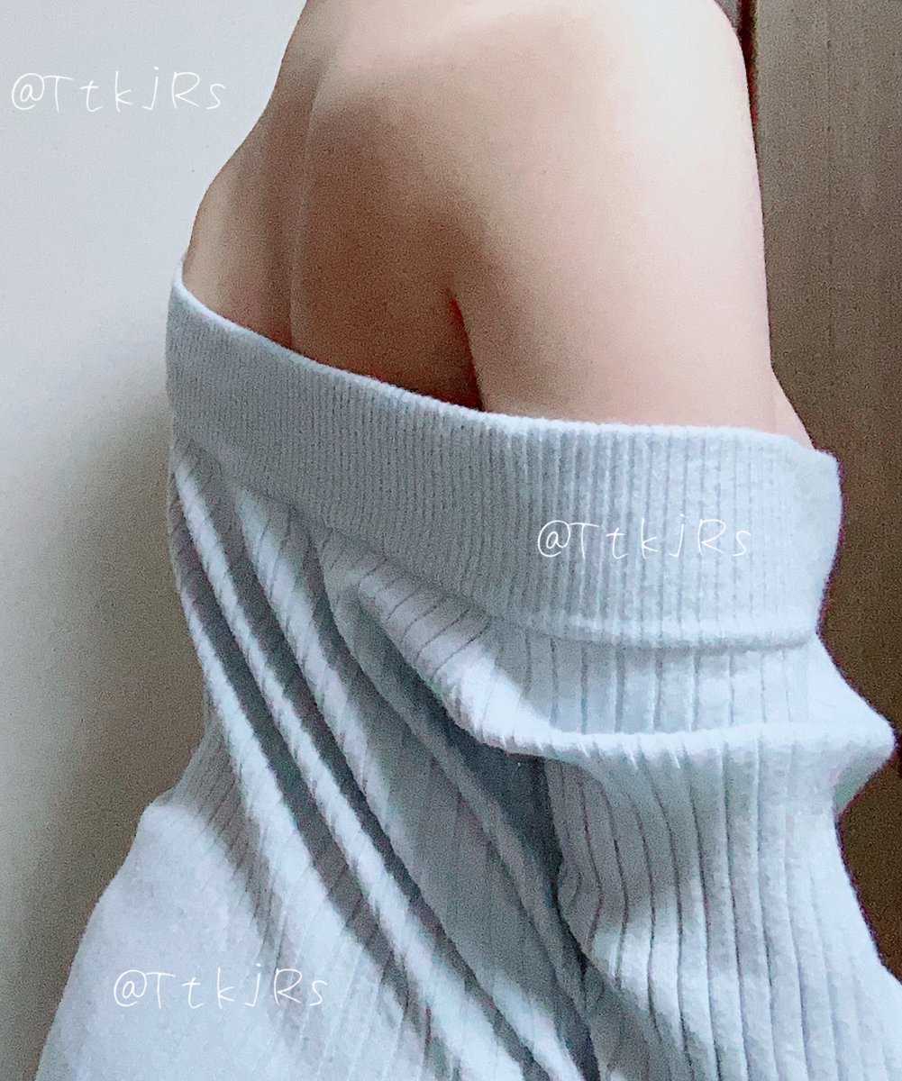 TtkjRs's tweet photo. 横乳ちらり🤍 https://t.co/WaPaZkHdLy