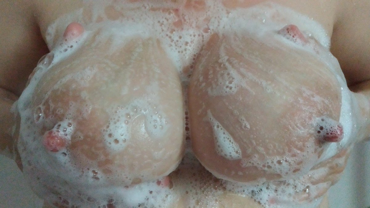 WayneCarter89's tweet photo. Yep getting them very soapy 🤤 #bigsoapytits #bigtits #bigboobs #bignaturaltits #bignipples #soapytitwanktits #missmysterious https://t.co/eVspPtfiww