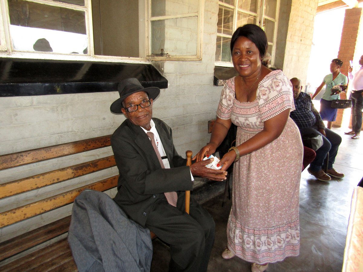 helpagezim's tweet photo. To our partners @CBM_Global and Neville, thank you for collaborating with @helpagezim to reach out to the beneficiaries of Manicaland Province in the #freeEyeHealthCheckup with distribution of free essential medicine at Sakubva Hospital Eye Care Unit in Mutare https://t.co/mi5aN5tlFb