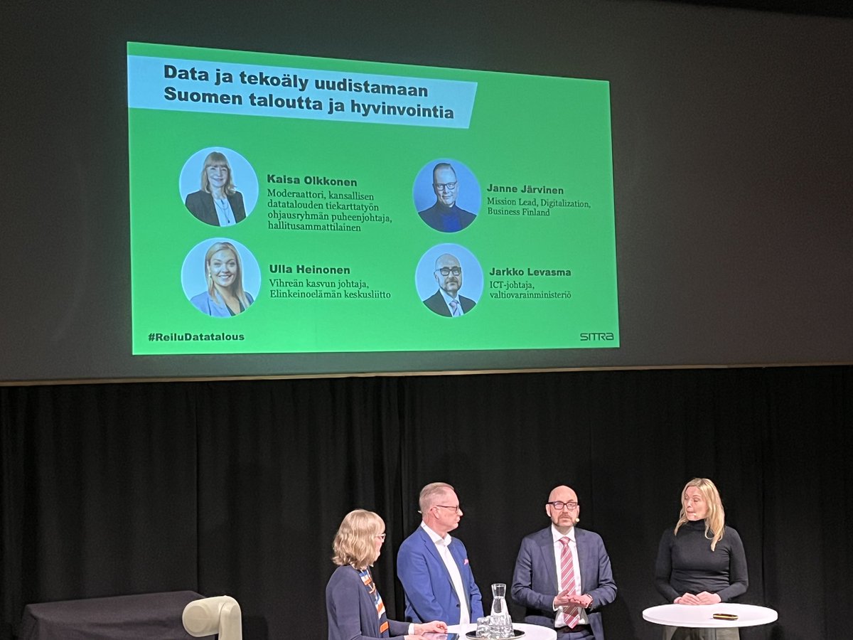 <a href="/levasma/">Jarkko Levasma</a> ”Olemme tulleet tien päähän siinä, kun hyödynnämme dataa yritysten sisällä. Nyt tarvitaan datan jakamista ja yhteistyötä”. Mielenkiintoinen paneeli käynnissä <a href="/SitraFund/">Sitra</a> #ReiluDatatalous tiekartan julkistustilaisuudessa.