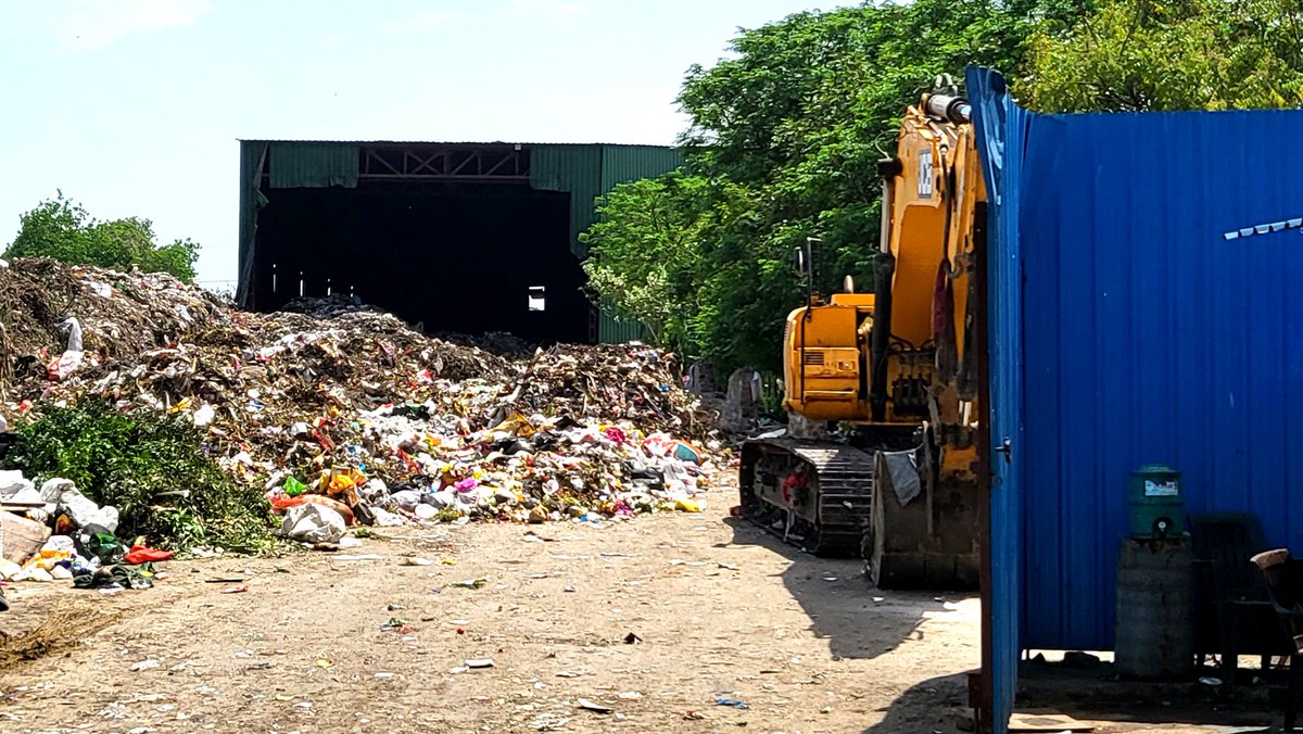 AvsNocart's tweet photo. 2/n
Meanwhile, the second team focused on understanding the waste collection process in detail. They identified the challenges faced by citizens in waste segregation and observed how waste was collected, segregated, compressed, and transported to the waste dump in each area. https://t.co/5k4e1RPSq3