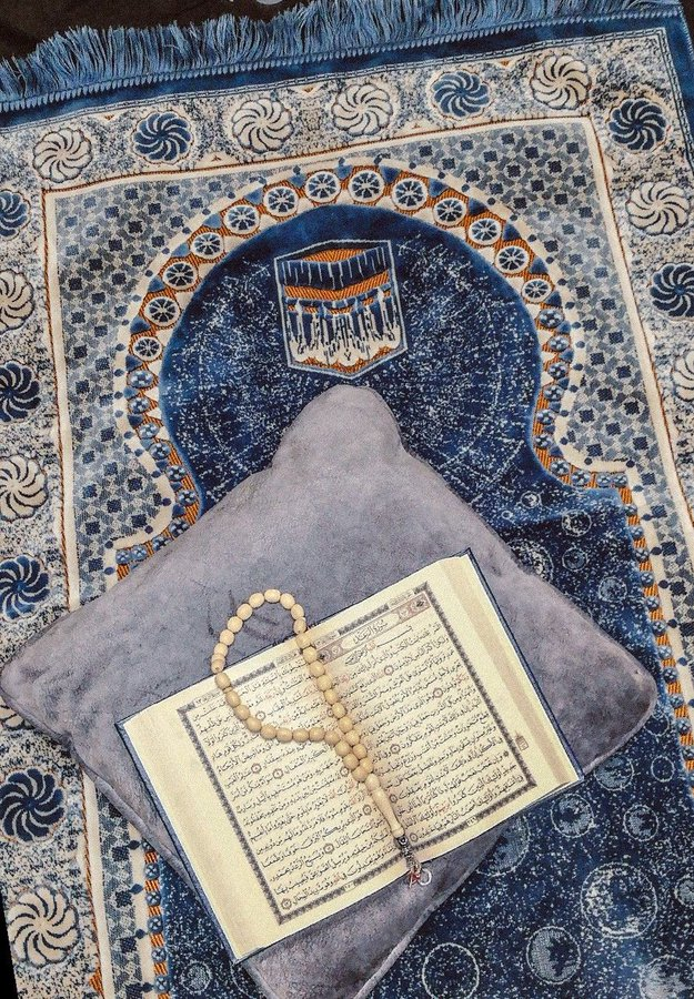 ahmed_masood12's tweet image. Take your broken heart to #prayer mat and alllow the peace of sujood to ease the pain within you and when you have made #dua then be assured that #Alllah has heared you and His help will come to you in perfect time in perfect way...

#IslamicWisdom