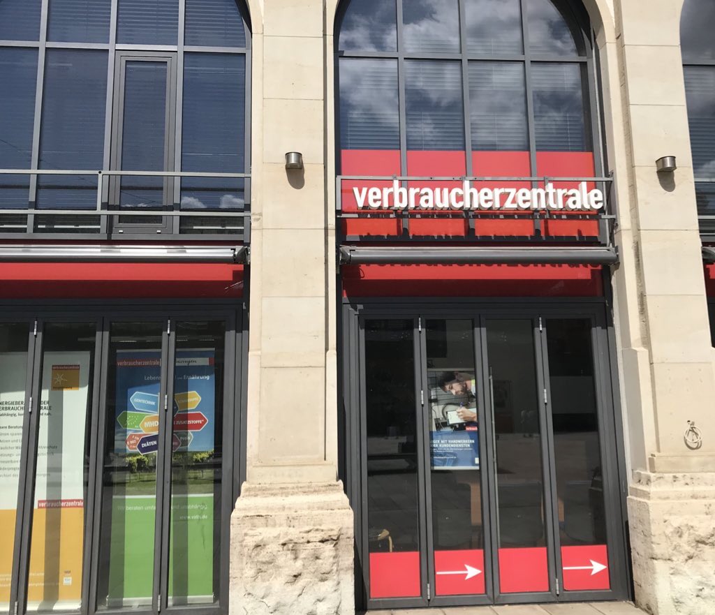 julia_marg's tweet photo. Hallo Erfurt! Immer wieder schön… Danke für den Austausch an die @vzthueringen. @Stiftung_DSV #verbraucherzentrale #verbraucherschutz https://t.co/RpMqodIZHg
