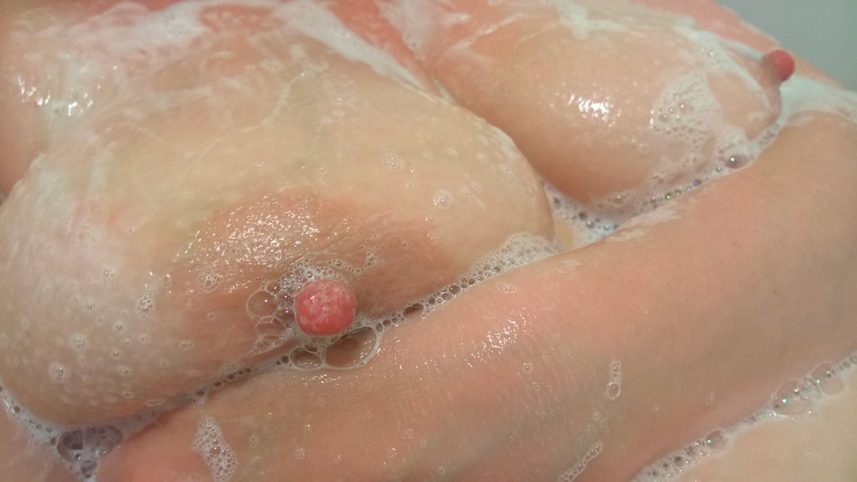 WayneCarter89's tweet photo. Tasty bath time nipples 🤤 #bigsoapytits #bignipples #bigboobs #bignaturaltits #bigtits #missmysterious https://t.co/y402mQ2RMq