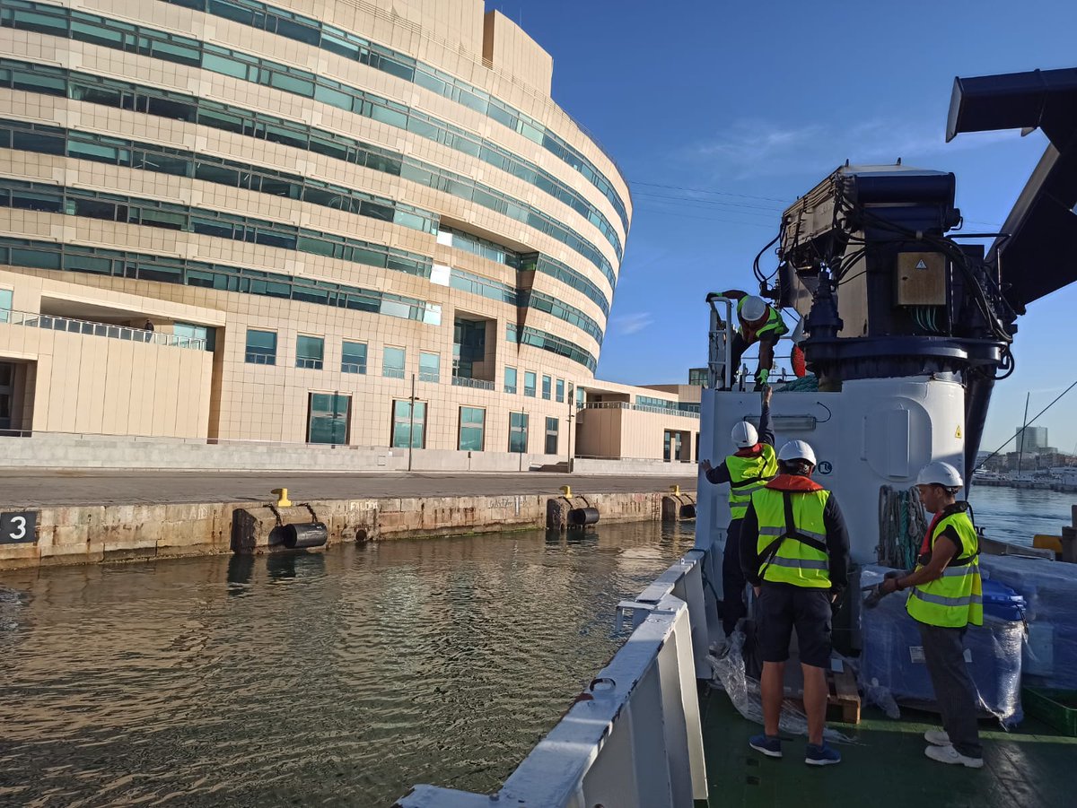 FBiodiversidad's tweet image. Arranca una de las campañas del proyecto #LifeEcorest en el litoral catalán con dos objetivos:  

✅ Explorar los fondos marinos de las reservas de interés pesquero
✅ Liberar corales y gorgonias recuperados en acuarios instalados en cofradías de pescadores 

Hasta el 20 de mayo