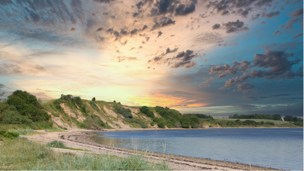 Oplev naturen med Natur- og Friluftskortet i en opgraderet version med løbende dataopdateringer og højdekurver. Læs mere: dataforsyningen.dk/data/2683