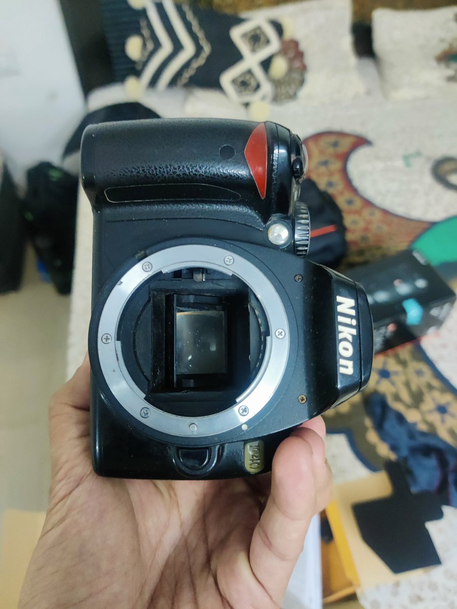 hikewithpk's tweet photo. I order Sony DSLR from https://t.co/gNicL3I5hr, order id 40242999780162765 but got  old nikon DSLR.

i checked secure id on box was  different.

 Original id 
: sptp317064216 but on box : spz261605906. 
Returned on 9 https://t.co/oA7rnT5y1O refund yet.
@amazonIN @AmazonHelp https://t.co/PFmzVOockl
