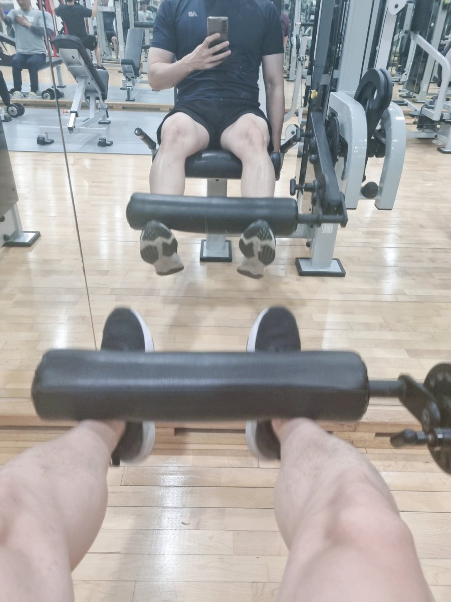 lbkhero's tweet photo. #오운완 #하체 #레그익스텐션 #지옥
상체하고 4셋트했는데 너무 힘드네 https://t.co/YrzZgbzuqO