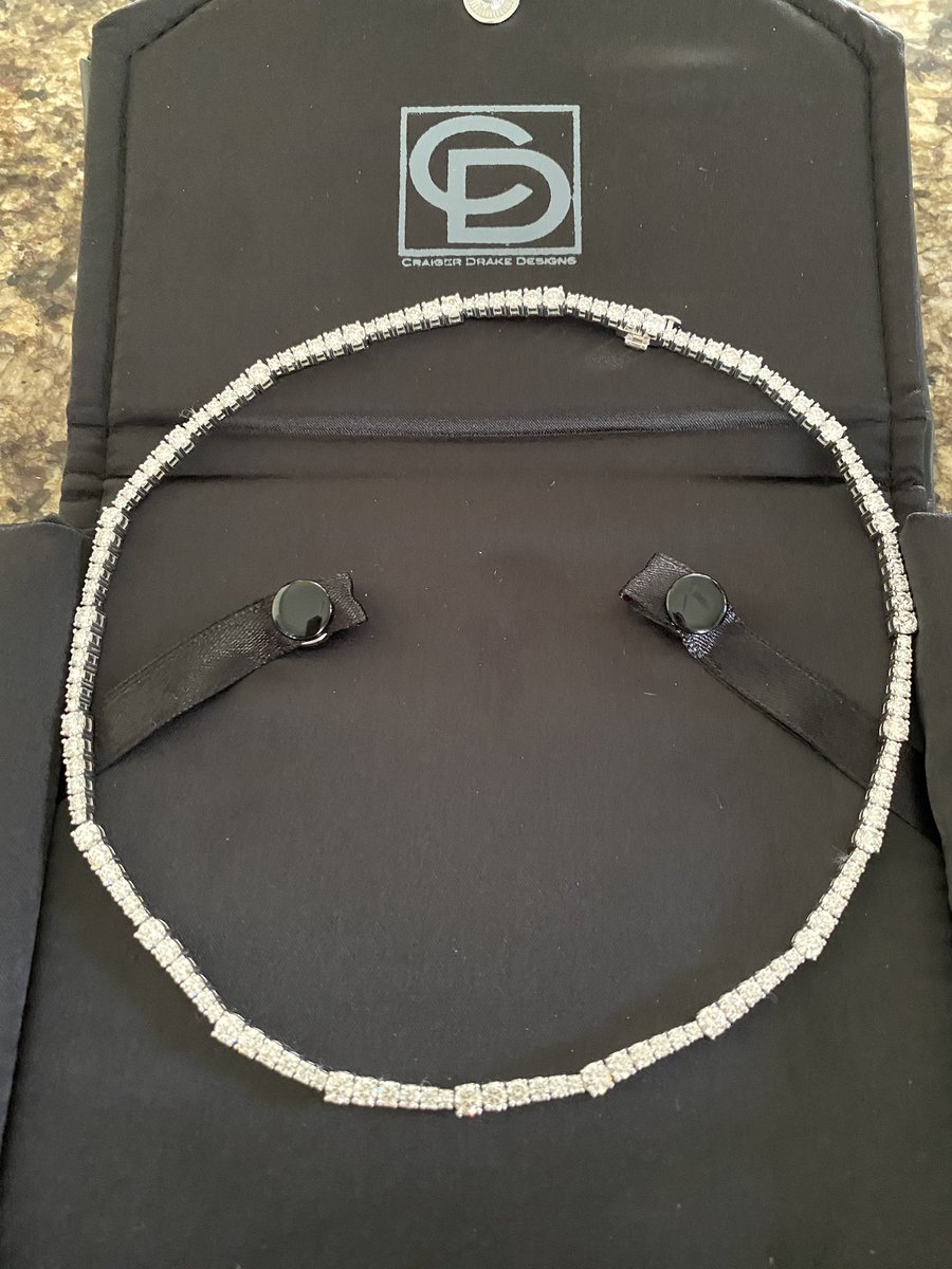 craigerdrake's tweet photo. Classic diamond necklace, with a slight EDGE💎 https://t.co/ZakJW6Zsb1
