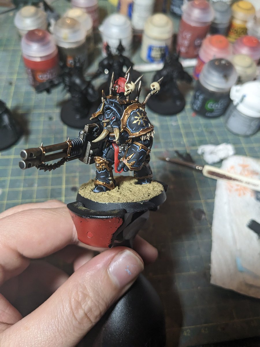 StephenJ2302's tweet photo. @warhammer Wanted to practice some black armour.   Only when I applied the transfer did I notice the shoulder pads are the wrong way round...
#WarhammerCommunity https://t.co/8wxxEpqMbf