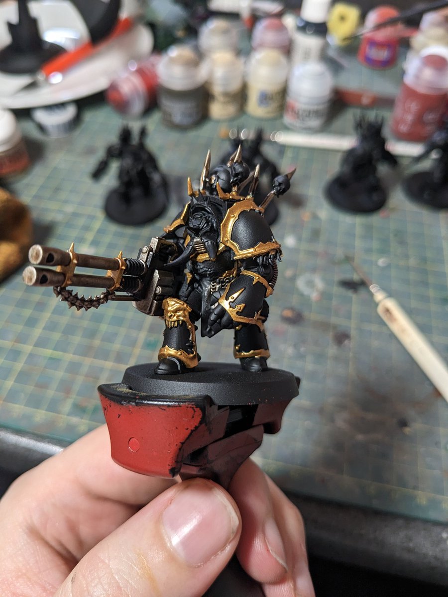 StephenJ2302's tweet photo. @warhammer Wanted to practice some black armour.   Only when I applied the transfer did I notice the shoulder pads are the wrong way round...
#WarhammerCommunity https://t.co/8wxxEpqMbf