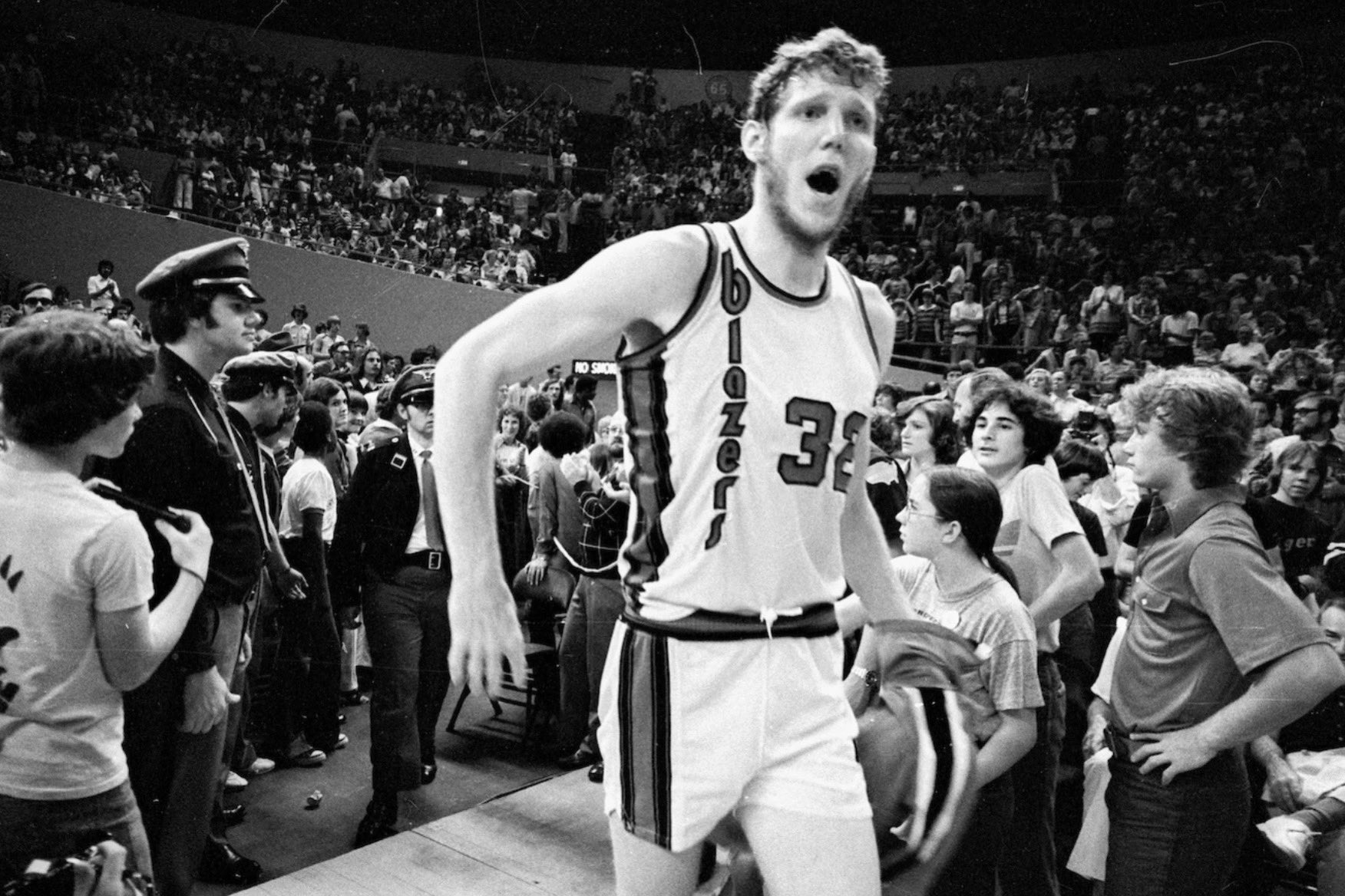 on-twitter-thread-on-bill-walton-s-historic-game-6-closeout