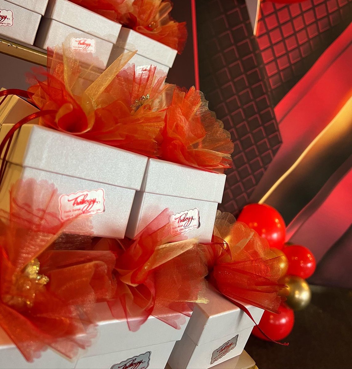 cefevents's tweet photo. La Santa Cresima di Pasquale rappresentata da un stile moderno ma ugualmente elegante!!❤️🤩🕊️

Bomboniere by Trilogy di Paola Elda

#cefevents #weddingplanner #wedding #partyideas #partyinspiration #party #caketopper #balloonart #balloons #genderreveal #like4us #viral https://t.co/xOfTtiyxx3