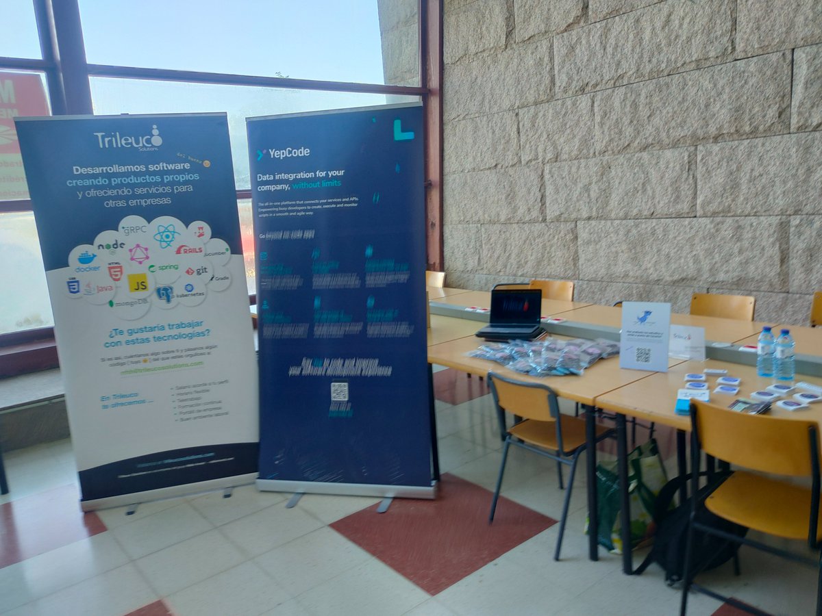 trileuco's tweet image. 👨🏼💻 Hoy estamos en la feria de prácticas y #empleo de la @FIC_UDC 😃 Emocionados de conocer a l@s estudiantes interesados en el #DesarrolloDeSoftware. ¡Ven a visitarnos, descubre nuestro programa de #prácticas y llévate alguna cosa chula hecha por nuestro equipazo de diseño.