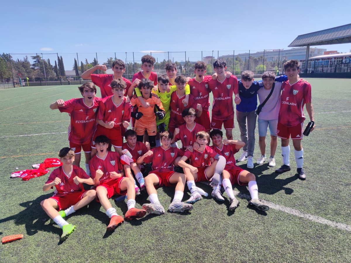 CDCanillas's tweet photo. 🤩 Este fin de semana fue especial para nuestra cantera

🔝 ¡Nuestro canterano, Dani Rodríguez, entró por primera vez en convocatoria en Tercera RFEF con nuestro Aficionado A!

👏🏻 ¡Y nuestro Cadete C, a falta de 5 jornadas, ya celebra la permanencia!

#SigamosHaciendoHistoria🤍💙 https://t.co/1TFKpptaf5