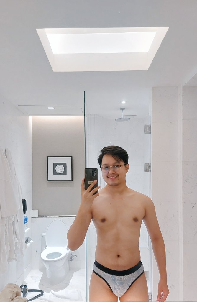 khizkee's tweet photo. QRT with your fave bathroom selfies at Edsa Shangri-la BGC
(Ayan. Lahat talaga magagawa natin challenge. 😂🤣😂🤣😂)
Ang ganda ng lighting sa Shangri-la!
Taken last December 2022
#selfie
#bathroompics
#bathroomselfie https://t.co/dsrJn6i2LI