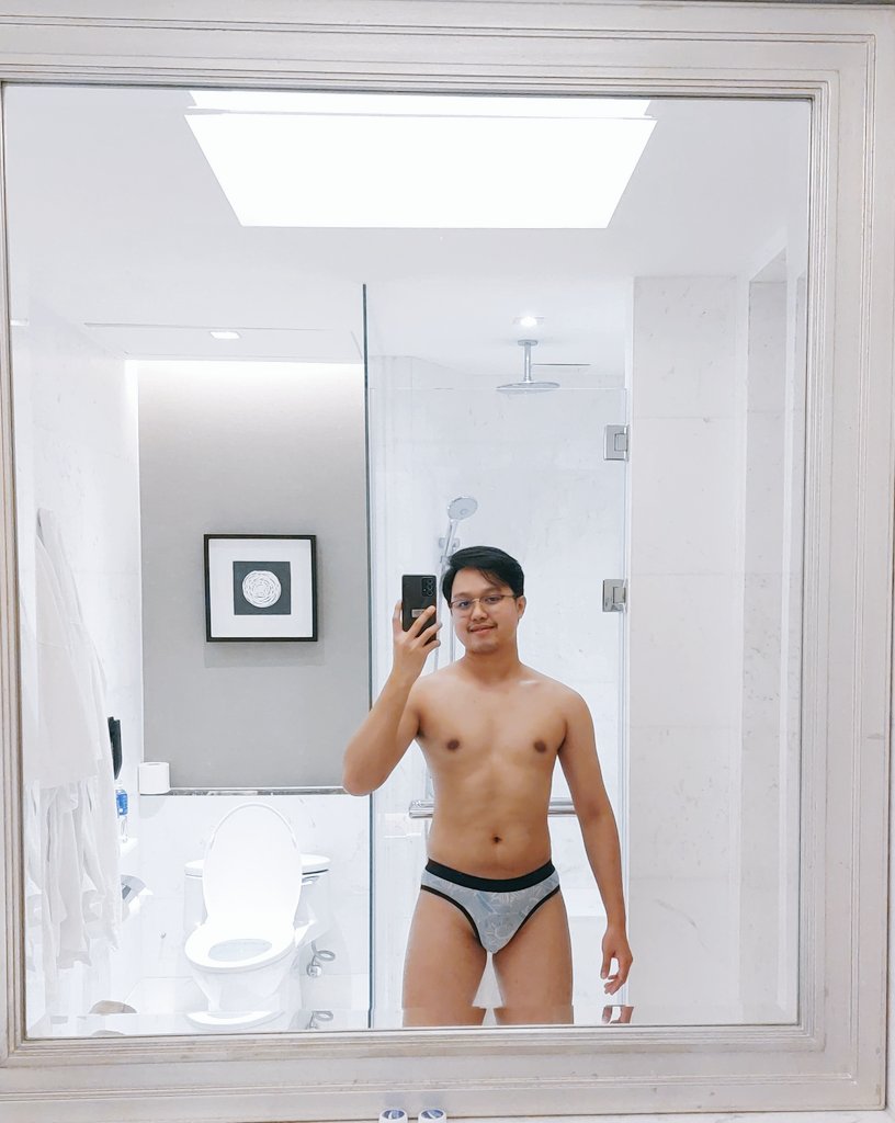 khizkee's tweet photo. QRT with your fave bathroom selfies at Edsa Shangri-la BGC
(Ayan. Lahat talaga magagawa natin challenge. 😂🤣😂🤣😂)
Ang ganda ng lighting sa Shangri-la!
Taken last December 2022
#selfie
#bathroompics
#bathroomselfie https://t.co/dsrJn6i2LI