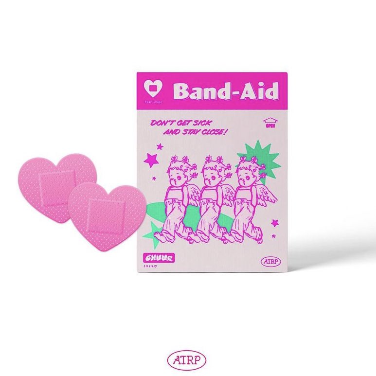chuufbr's tweet photo. [🌷] Itens no “welcome kit”

-um crachá 
-bandaids
-um coelho(?)
-uma barra de chocolate (?)
-fosforo
-stickers
-diario
-um broche
-vela de unicórnio 
 
lembrando que nas tags tem a #virtualkit 🤔 https://t.co/qa0SMLc2Qt