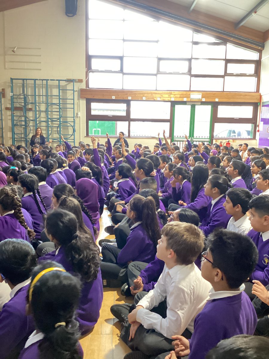 ECS_Keighley's tweet photo. Delighted to host #NextGenLeadersProgramme students from @CarltonKeighley this morning. They led our assembly and shared their project to support homeless people improve their literacy to help them secure future employment. #thankyou #community #care #collaborate https://t.co/OiclmHgjVw