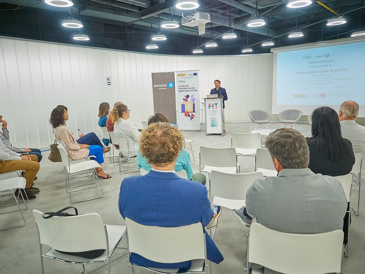 Ashotel's tweet photo. 📝La Oficina Acelera pyme de Ashotel clausura dos años de actividad con más de 1.000 pymes y autónomos canarios alcanzados con sus acciones
➕info 👉https://t.co/WFgGiOzwo5
#Oapyme #OAPAshotel #acelerapyme #kitdigital #retosdigitales https://t.co/47ieehPs6c