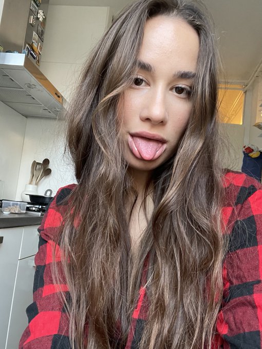 At your service, sir 🔐 https://t.co/YF1JxY4rMa<a href="/tag/model"class="tags"><span>#model</span></a><a href="/tag/yoga"class="tags"><span>#yoga</span></a><a href="/tag/nsfw"class="tags"><span>#nsfw</span></a><a href="/tag/selling_content"class="tags"><span>#selling_content</span></a>