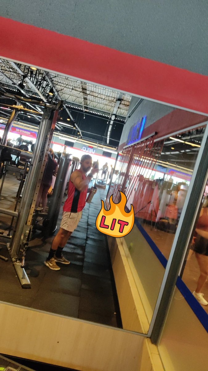 dezegradavel's tweet photo. eu não temo a moda pois ela é quem deve ter medo de mim
#gymfashion #modafit https://t.co/KM0F7hAbmK