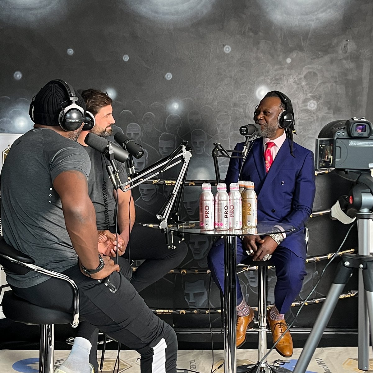 FOTIPodcast's tweet photo. When #LEGENDS collide! 

#linkinbio👆 for full episodes OUT NOW!

The last couple of podcast recordings have been AMAZING and @SkyJohnnyNelson  &amp; @JamieLukeJewitt  have some exciting guests to come in our final 2 episodes of Season 1 (penultimate episode announcement tomorrow) https://t.co/oswpDc2k8s