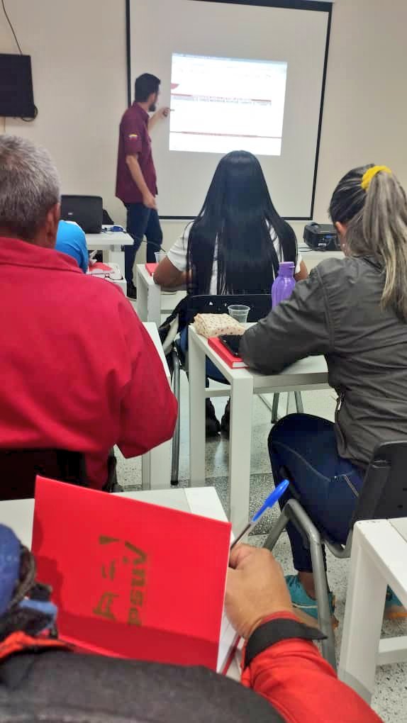 LaBBunke's tweet photo. Se llevó a cabo en la entidad Merideña el encuentro Estadal de  la comisión de Organización del @PartidoPSUV junto al responsable por la entidad @NelsonLAlvarez; extraordinaria jornada de formación, integración y seguimiento.

@NicolasMaduro 
@dcabellor
@pinfantea 
@JEHYSONGUZMAN https://t.co/MYSMA8vHd9