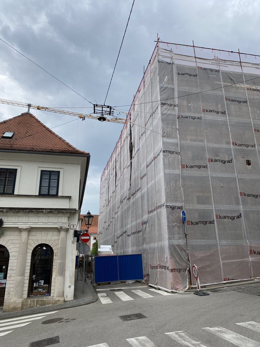 nikolinajm's tweet photo. evo @SasaSimpraga profilacije na na obnovi zgrade na gornjem gradu od stiropora. odmah kod apoteke. to moze, kao i ilegalne radnje po donjem gradu... https://t.co/Cb3hOcZswk