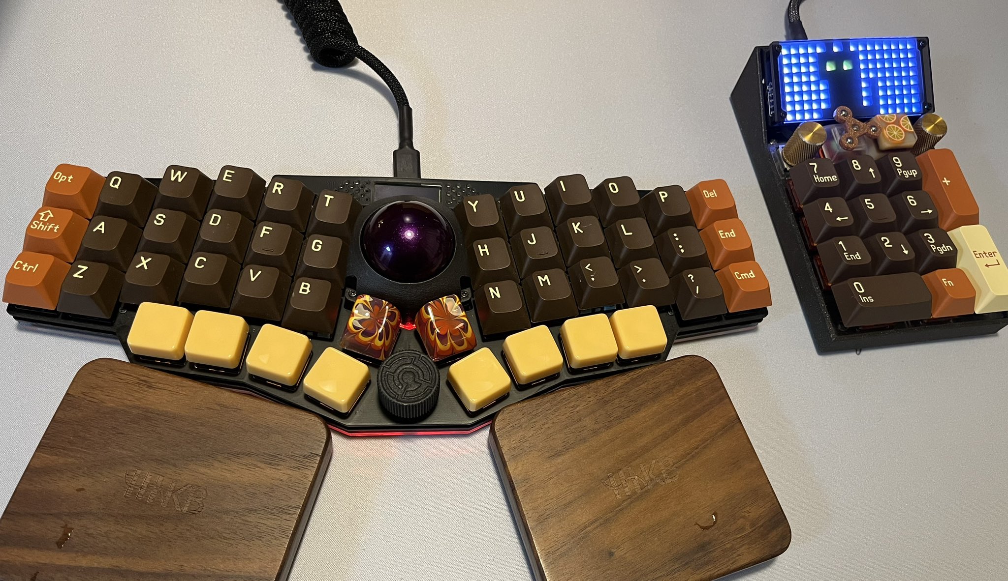 cocot46Plus 組み立て済み 　ミドルプレート組み込み済み トラックボール搭載自作キーボード cocot46plusを組み立てた