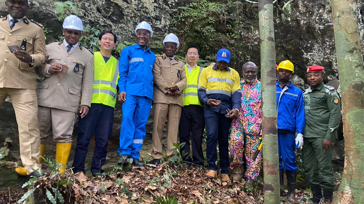 SonaminesC's tweet photo. Projet d’exploitation des mamelles fer de Kribi : L’état d’avancement des travaux évalué.C’est l’objectif de la descente effectuée sur le site du projet par le #MINMIDT par Intérim, avec à ses côtés, le Directeur Général de la #SONAMINES. https://t.co/TS1nS5vjp3