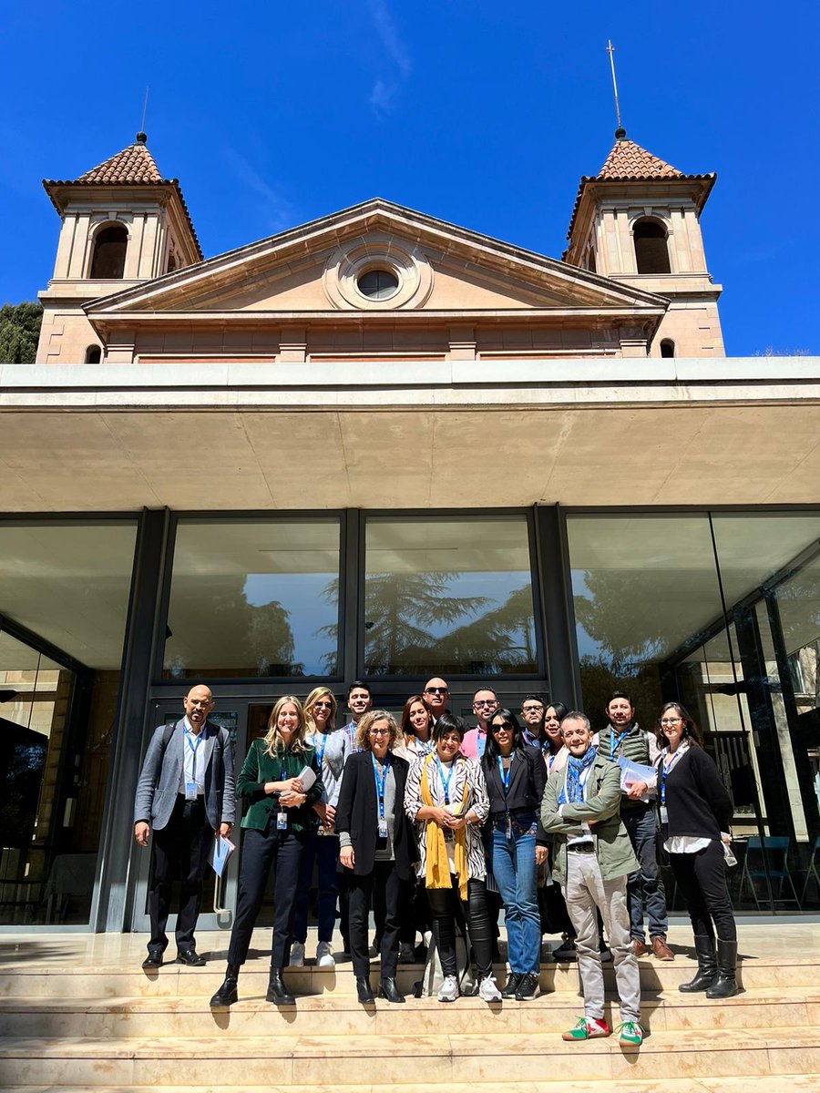 mariona_sanz's tweet photo. Hoy hemos recibido una delegación de directivos latinoamericanos en el @BSC_CNS interesados en innovación. https://t.co/PxPbnt8k8m https://t.co/WTVMIZq2JO