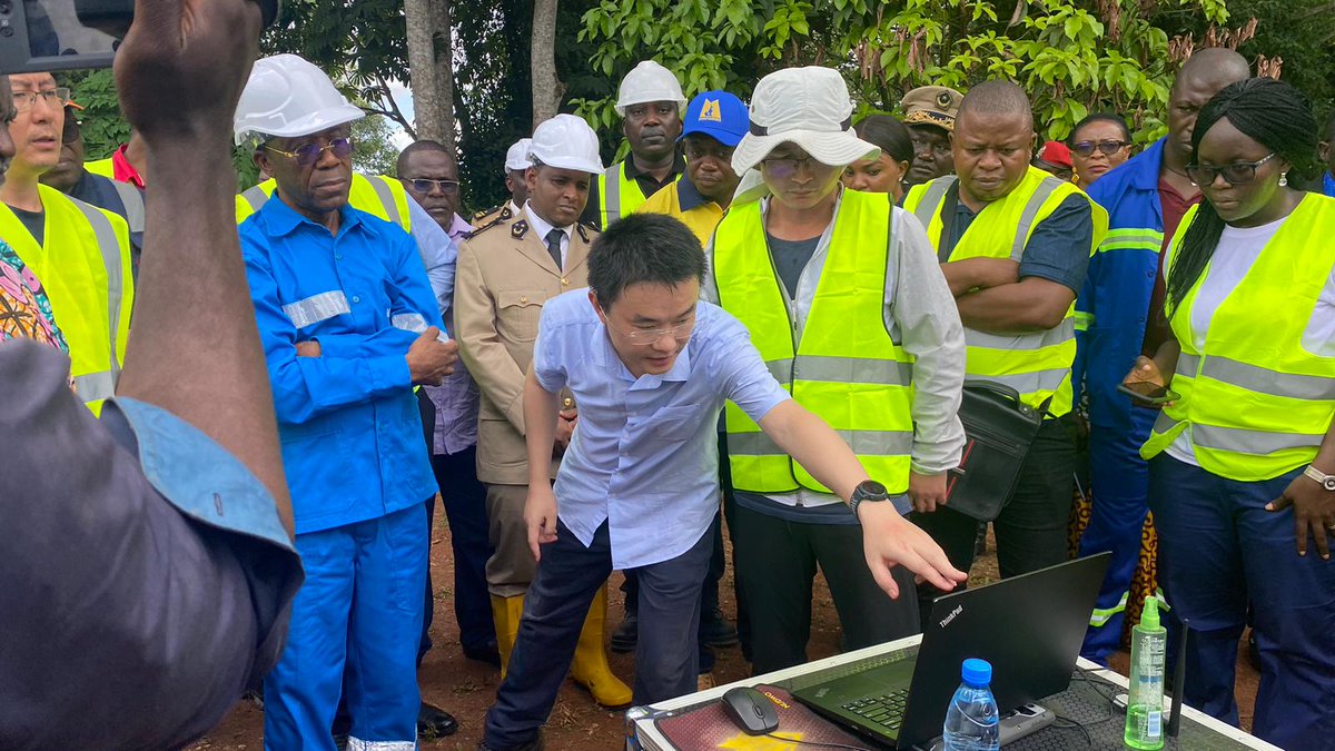 Projet d’exploitation des mamelles fer de Kribi : L’état d’avancement des travaux évalué.C’est l’objectif de la descente effectuée sur le site du projet par le #MINMIDT par Intérim, avec à ses côtés, le Directeur Général de la #SONAMINES.