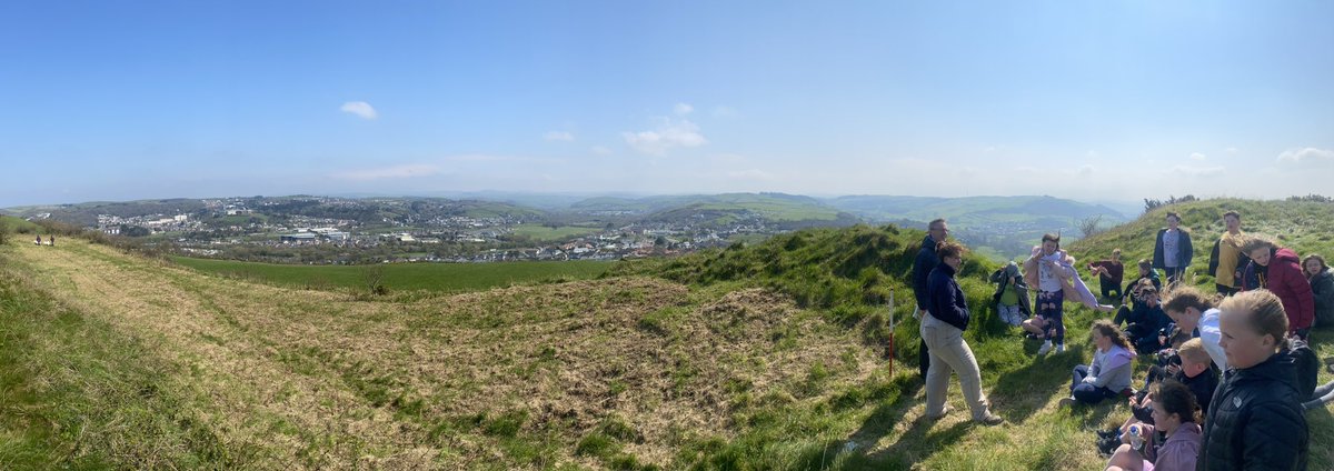llwynyreos's tweet photo. Blwyddyn 4 allan yn dysgu am Prosiect Pen Dinas. Learning about Pen Dinas and how people lived here. @RCAHMWales @DyfedArch fantastic afternoon here. Thank you for this excellent opportunity. #EinCynefin https://t.co/tVnvXkE59j