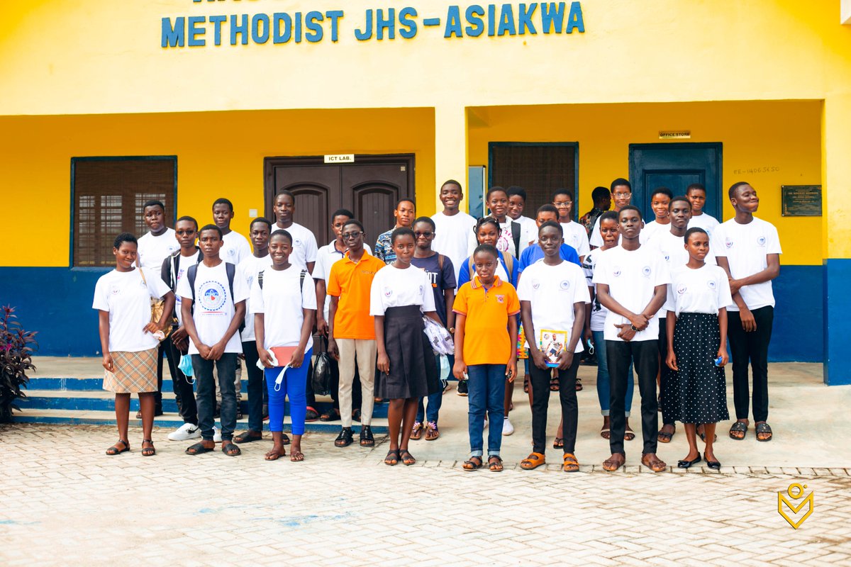 Kingskagyemang's tweet photo. The beneficiaries of the third edition of the Kingsley-sponsored vacation classes for students in the Abuakwa South Municipality pursuing science and science-related courses..
https://t.co/KL4g1InDop

#Scholsec #Ghana #ScholarshipSecretariat #KingsleyAgyemang https://t.co/CehsdieW8C