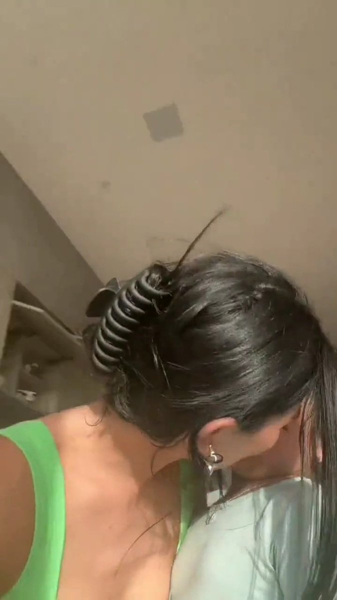 yayaxiss's tweet image. stormi é a alma gêmea da kylie jenner, o amor da vida dela