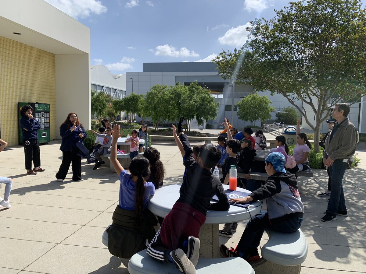 sharonstewPrin's tweet photo. 2nd Grade Cerritos College study trip this morning. 📚🦅@nlmusd @cerritoscollege #AVID GREAT CAMPUS TOUR! https://t.co/3SCnZGkBdx