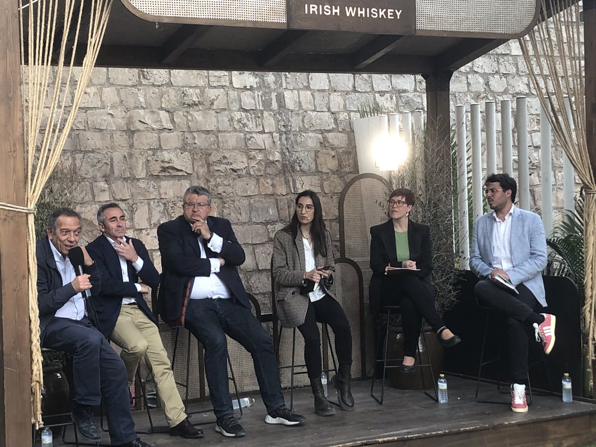 Beers&Politics VLC (@beersandpolvlc) on Twitter photo Comienza el debate para conocer las estrategias para ganar las elecciones autonómicas de los principales partidos con <a href="/SocialistesVal/">PSPV-PSOE</a> <a href="/ppcv/">Partido Popular Comunitat Valenciana</a> <a href="/CiudadanosCs/">Ciudadanos 🇪🇸🇪🇺</a> <a href="/compromis/">Compromís</a> y <a href="/Podem_/">Podem</a>
<a href="/eldiariocv/">elDiariocv.es</a> <a href="/USPCEU/">Universidad CEU San Pablo</a> <a href="/compolitica/">ACOP</a>
Retransmisión en directo aquí: youtube.com/watch?v=43aeVi… Comienza el debate para conocer las estrategias para ganar las elecciones autonómicas de los principales partidos con <a href="/SocialistesVal/">PSPV-PSOE</a> <a href="/ppcv/">Partido Popular Comunitat Valenciana</a> <a href="/CiudadanosCs/">Ciudadanos 🇪🇸🇪🇺</a> <a href="/compromis/">Compromís</a> y <a href="/Podem_/">Podem</a>
<a href="/eldiariocv/">elDiariocv.es</a> <a href="/USPCEU/">Universidad CEU San Pablo</a> <a href="/compolitica/">ACOP</a>
Retransmisión en directo aquí: youtube.com/watch?v=43aeVi…