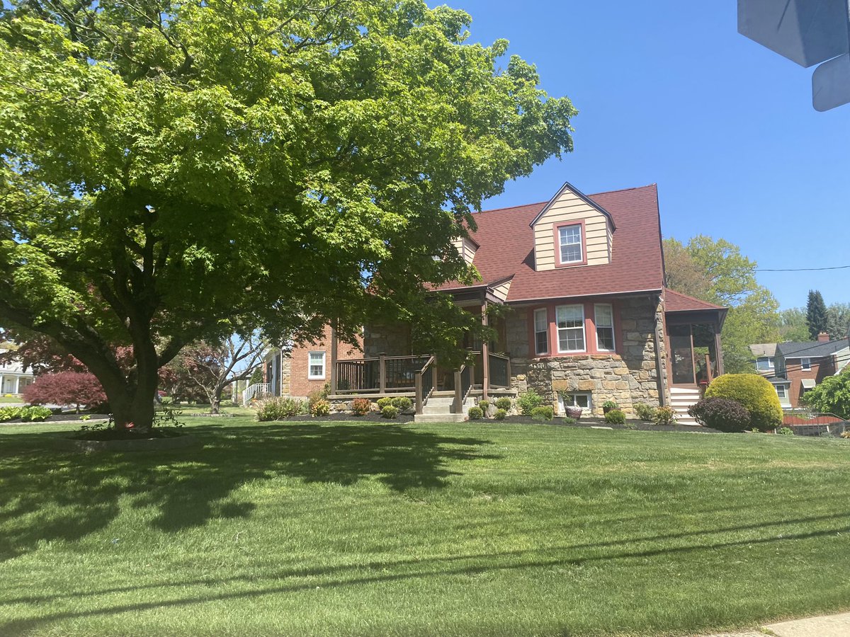EWNLLC's tweet photo. Somewhere in #springfieldpa today. Had to be mindful of a dog off itβs leash. At the last minute the owner decided to say get into action, when she started getting really aggressive.
ππ«π : You wonβt catch every message meant for you, but when you do, pay close attention. https://t.co/xMd8ToPz55