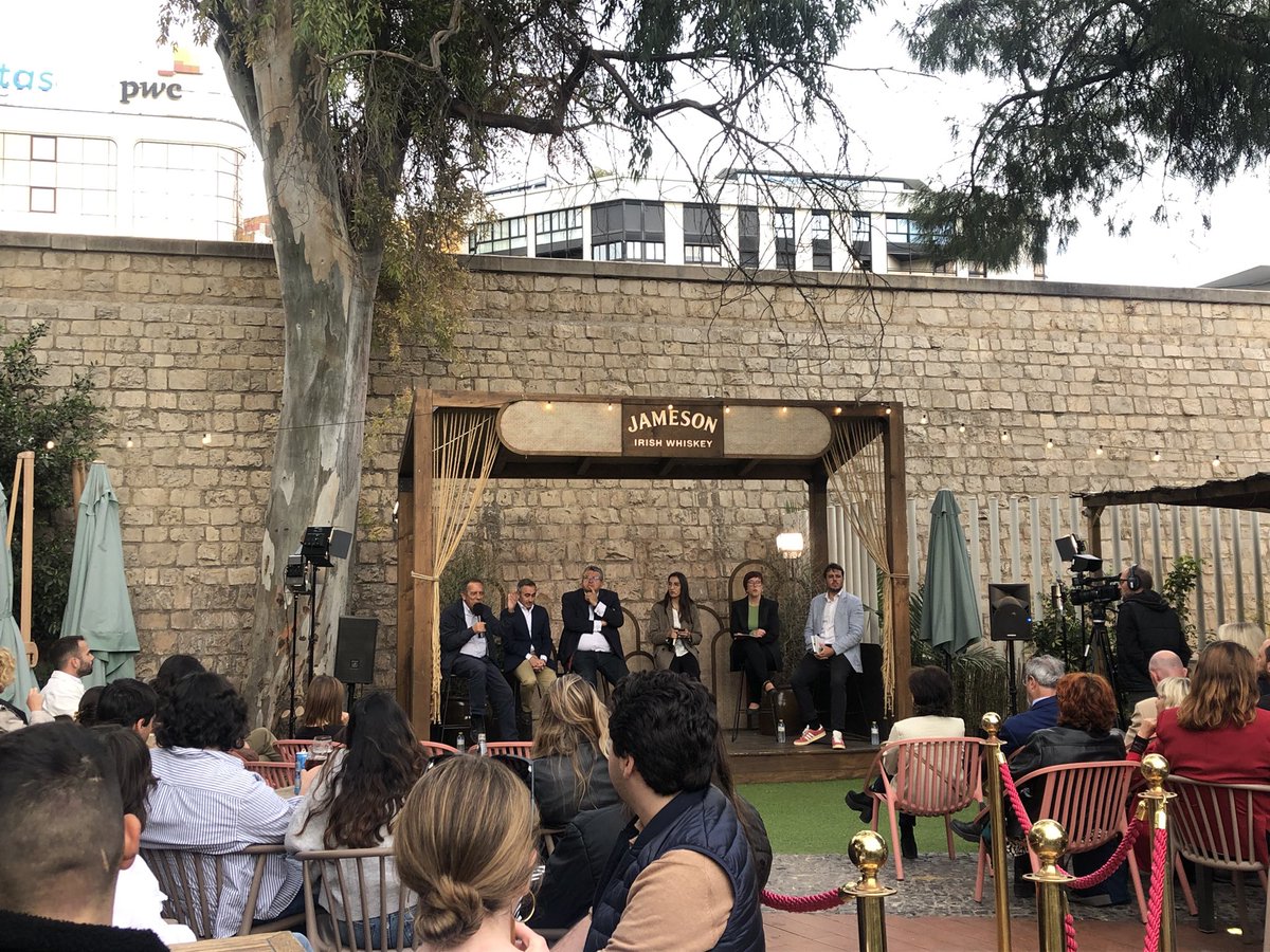 Si estás en #València estás a tiempo de pasarte por el debate político
con los jefes de campaña de los partidos políticos😉