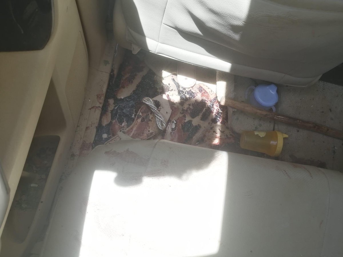 ekanzzy's tweet photo. كُل الحُزن في الصُوره دي 😭😭😭😭😭😭😭😭😭😭😭😭 يا الله يا الله 
دي العربية الاضربت فيها زميلتنا ساره سنادة ومعاها طفلها الصغير عمر (سنتين) هو بخير الحمدلله 
ربنا يجعل البركة فيو يارب 😭😭😭😭😭
ياخ كفانا حزننننت كفانا 😭😭😭😭 https://t.co/XibqsiwfaQ