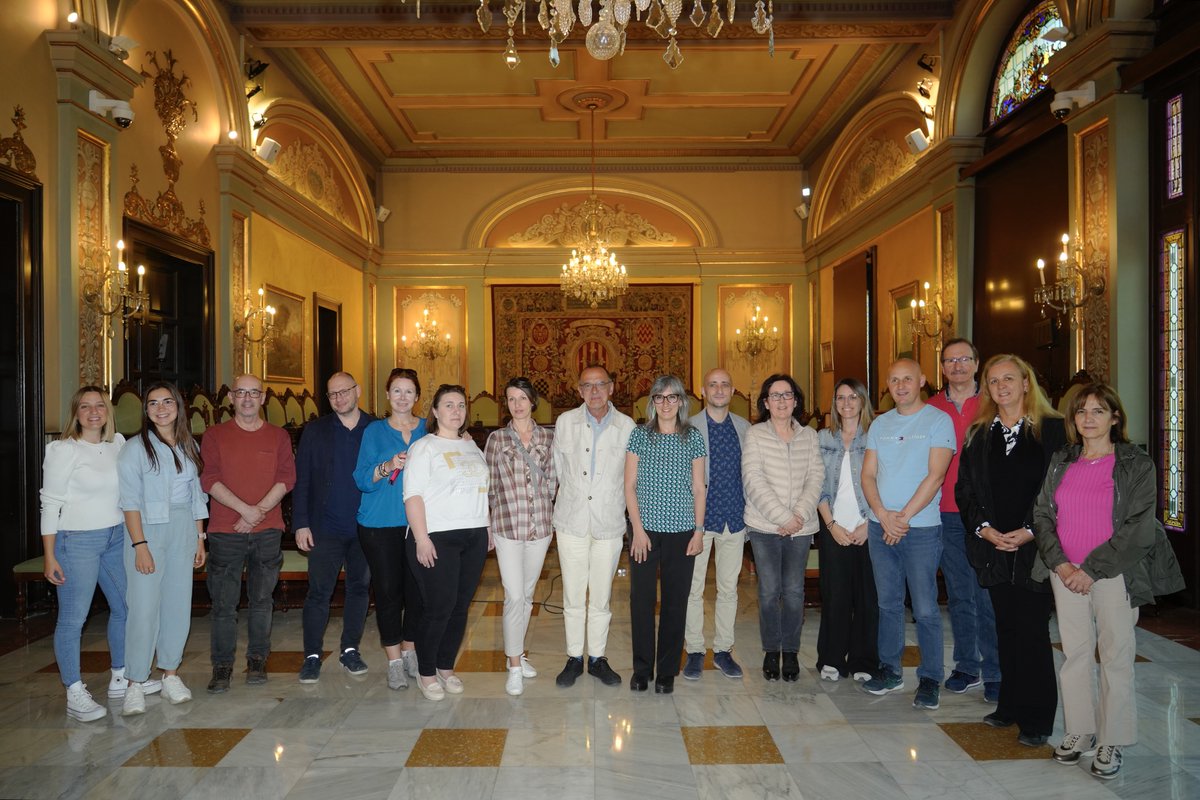 paerialleida's tweet photo. La #Paeria ha rebut aquest dimecres la visita de:
-els representants del projecte @erasmus_talent #ProgramaTalent @elcarmelleida @NeuroPGA
-un grup d'alumnes alemanys, de Baden-Württemberg, d'intercanvi amb l'@INSMontsuar de #Lleida https://t.co/aEwiixaoyM