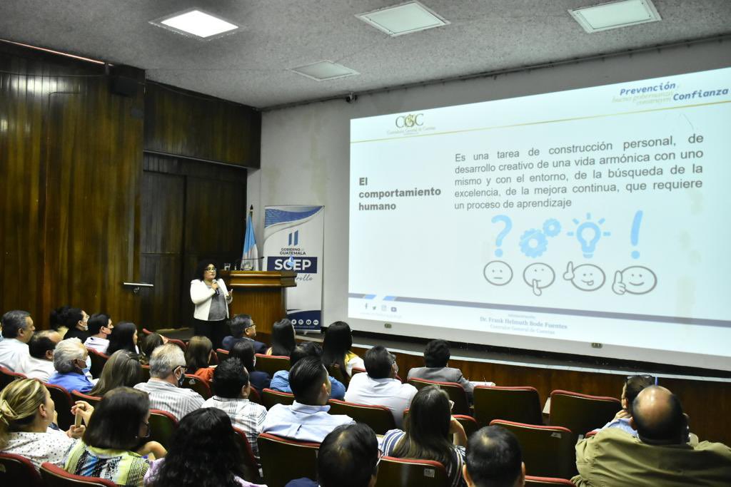 SCEPgt's tweet photo. Las autoridades de la #SCEP🇬🇹 participación en el primer aniversario del Código de Ética de esta secretaría, en cumplimiento del Sistema Nacional de Control Interno Gubernamental #Sinacig, de la Contraloría General de Cuentas #CGC.

#SCEPesDesarrollo https://t.co/ugF0xu7z2i