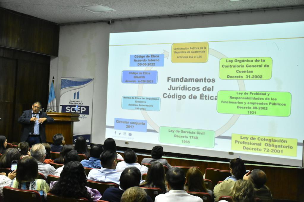 SCEPgt's tweet photo. Las autoridades de la #SCEP🇬🇹 participación en el primer aniversario del Código de Ética de esta secretaría, en cumplimiento del Sistema Nacional de Control Interno Gubernamental #Sinacig, de la Contraloría General de Cuentas #CGC.

#SCEPesDesarrollo https://t.co/ugF0xu7z2i