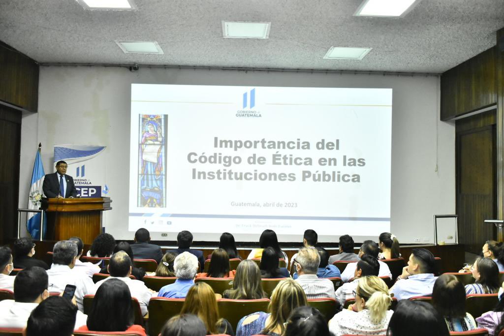 SCEPgt's tweet photo. Las autoridades de la #SCEP🇬🇹 participación en el primer aniversario del Código de Ética de esta secretaría, en cumplimiento del Sistema Nacional de Control Interno Gubernamental #Sinacig, de la Contraloría General de Cuentas #CGC.

#SCEPesDesarrollo https://t.co/ugF0xu7z2i