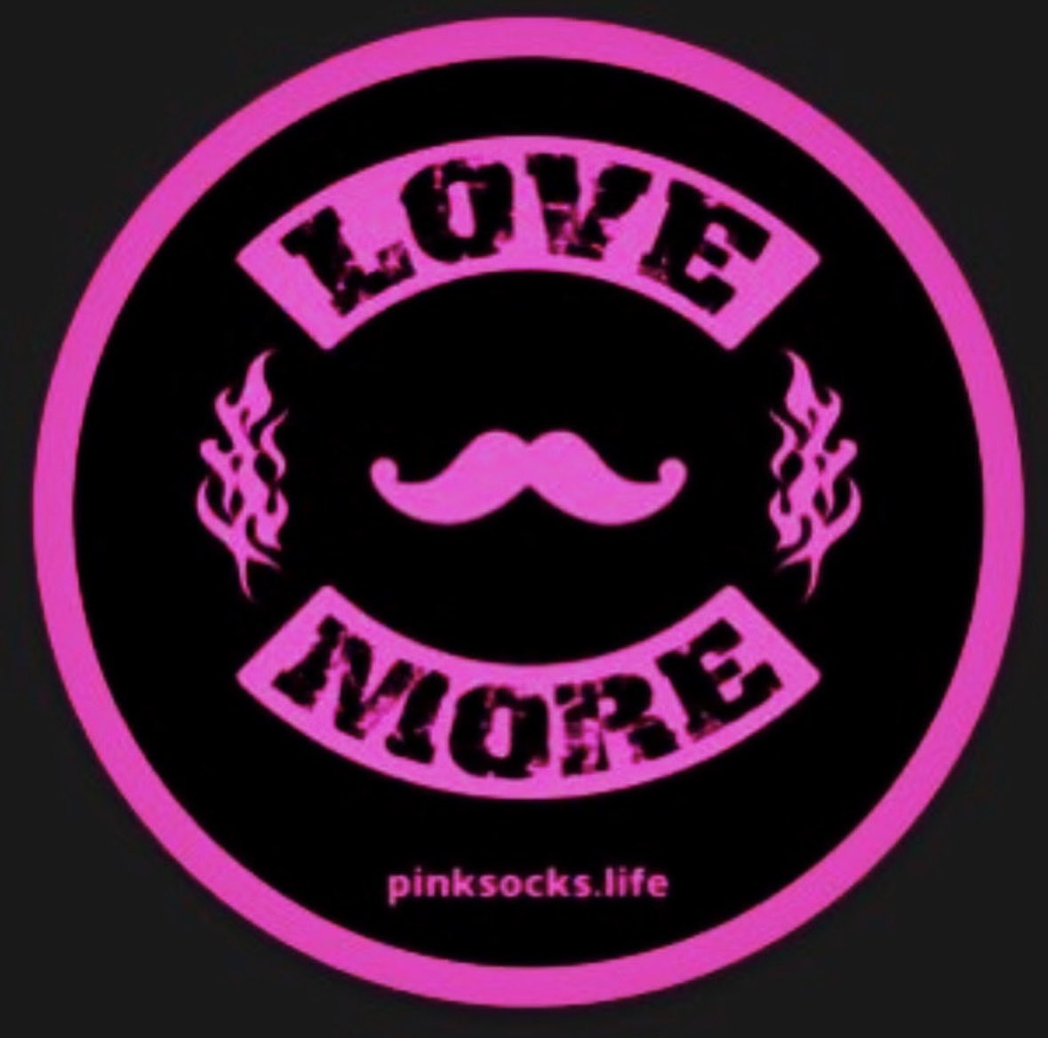 nickisnpdx's tweet photo. if ur new to @himss and have seen a bunch of happy smiley people in #pinksocks &amp; wondered 🤔what it’s about….now u know! 👊💖 #HIMSS23 ✨ hat tip @TToddDunn #himss19 🌍💖😊✨ https://t.co/VtKlTymiCd